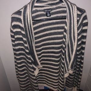Wet seal sweater size M